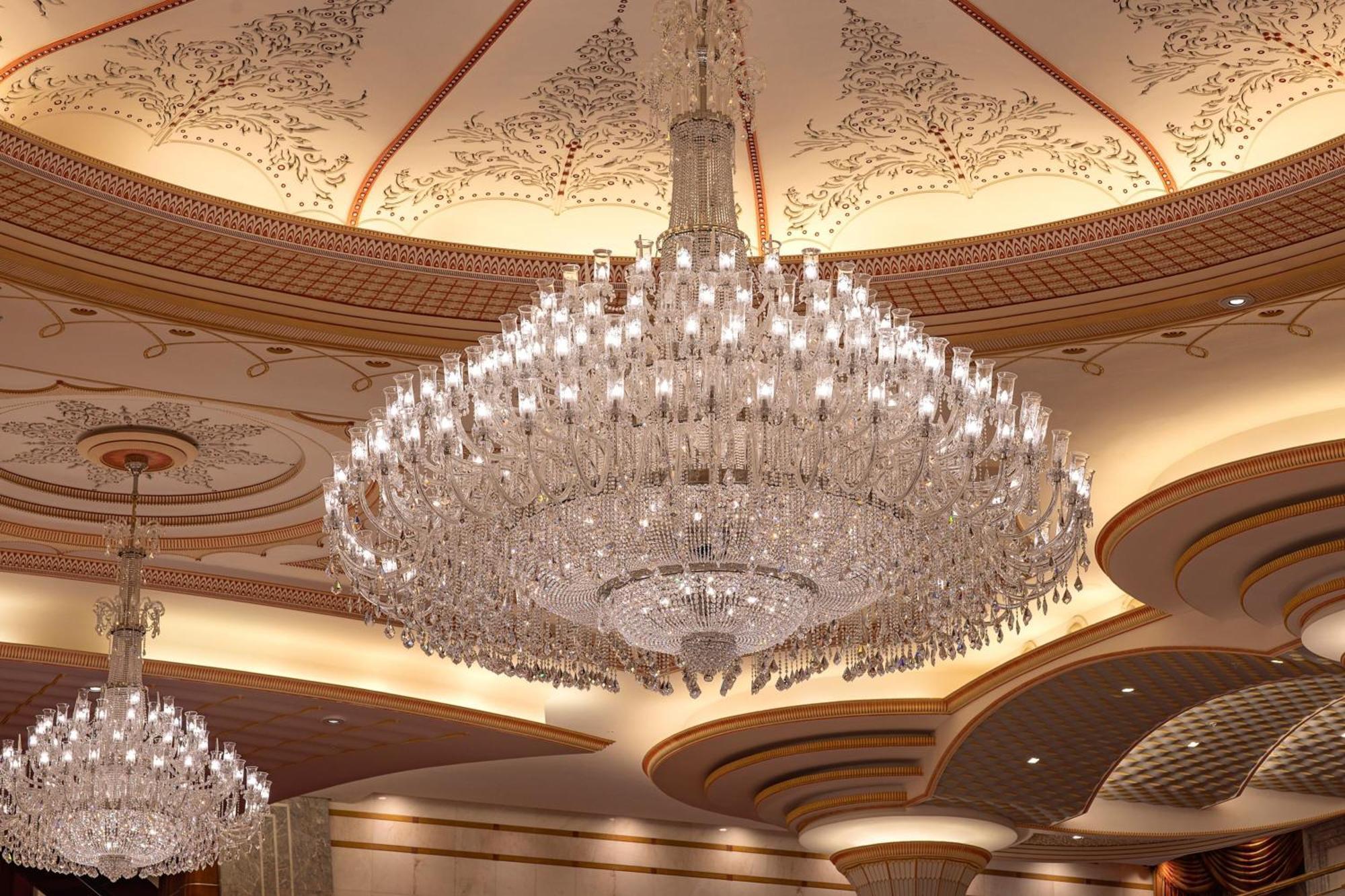 Hotel The Ritz-Carlton Yidda Exterior foto A chandelier