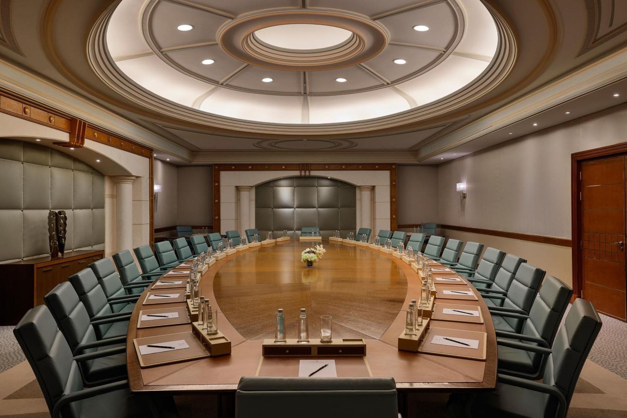Hotel The Ritz-Carlton Yidda Exterior foto The meeting room of the Executive Board