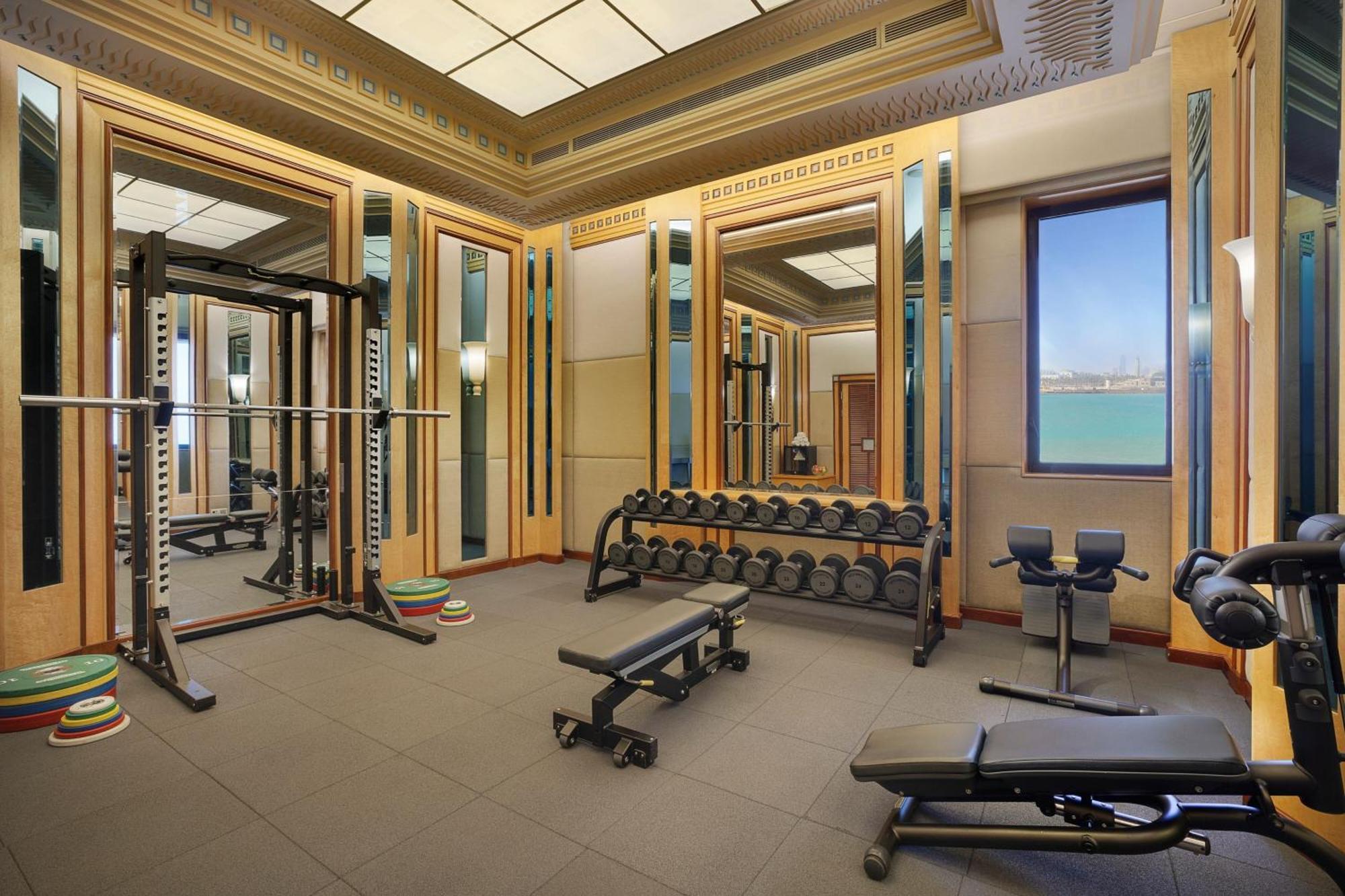 Hotel The Ritz-Carlton Yidda Exterior foto The gym at the hotel