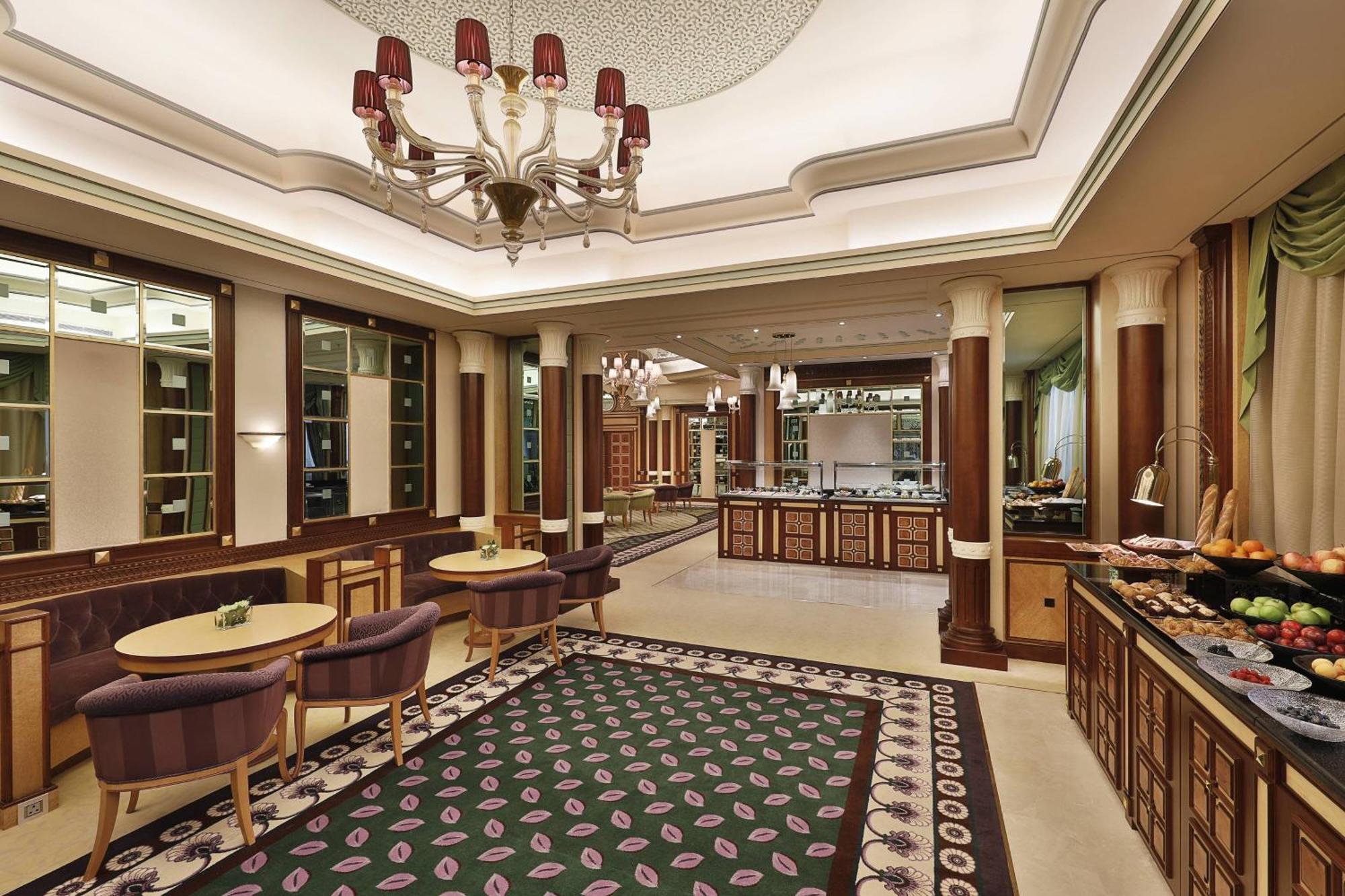 Hotel The Ritz-Carlton Yidda Exterior foto The lobby lounge at the Taj Mahal Palace, Mumbai